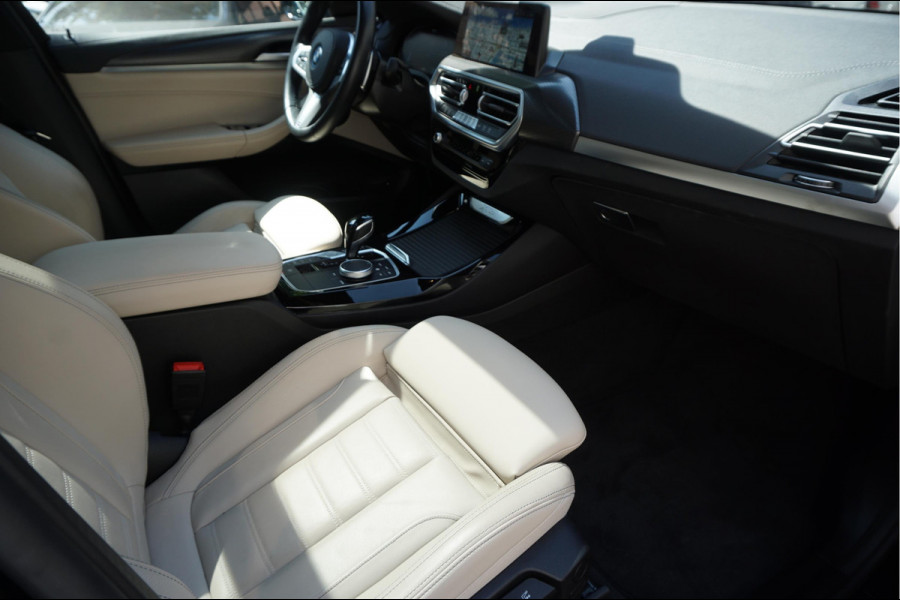 BMW X3 xDrive30e High Executive M-SPORT | Trekhaak | Panoramadak | Adaptive + Lane | BTW auto | Apple Carplay |