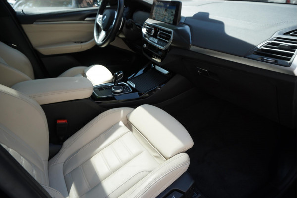 BMW X3 xDrive30e High Executive M-SPORT | Trekhaak | Panoramadak | Adaptive + Lane | BTW auto | Apple Carplay |