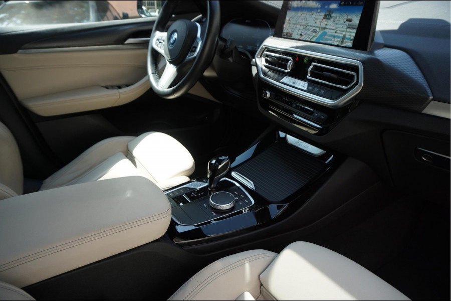 BMW X3 xDrive30e High Executive M-SPORT | Trekhaak | Panoramadak | Adaptive + Lane | BTW auto | Apple Carplay |