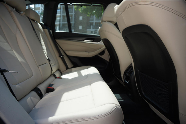 BMW X3 xDrive30e High Executive M-SPORT | Trekhaak | Panoramadak | Adaptive + Lane | BTW auto | Apple Carplay |