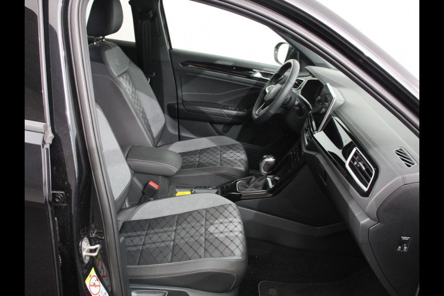Volkswagen T-Roc 1.5 eTsi R-Line Edition Automaat Navigatie Apple Carplay/Android Auto Camera Parkeersensoren Adaptive Cruise Control Stoelverwarming Virtual Cockpit Elektrische achterklep Getinte ramen Climate Control