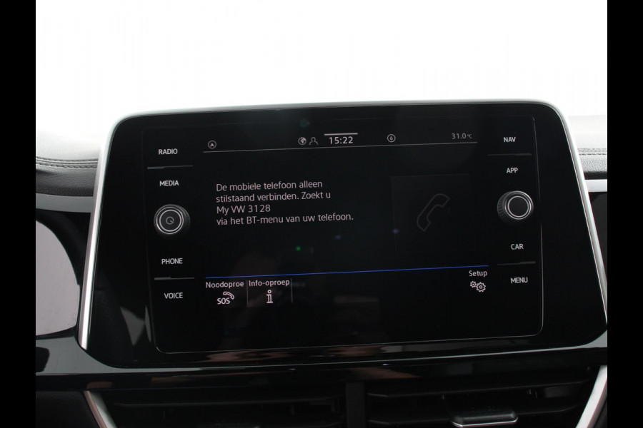 Volkswagen T-Roc 1.5 eTsi R-Line Edition Automaat Navigatie Apple Carplay/Android Auto Camera Parkeersensoren Adaptive Cruise Control Stoelverwarming Virtual Cockpit Elektrische achterklep Getinte ramen Climate Control