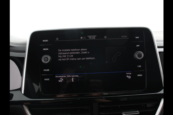 Volkswagen T-Roc 1.5 eTsi R-Line Edition Automaat Navigatie Apple Carplay/Android Auto Camera Parkeersensoren Adaptive Cruise Control Stoelverwarming Virtual Cockpit Elektrische achterklep Getinte ramen Climate Control