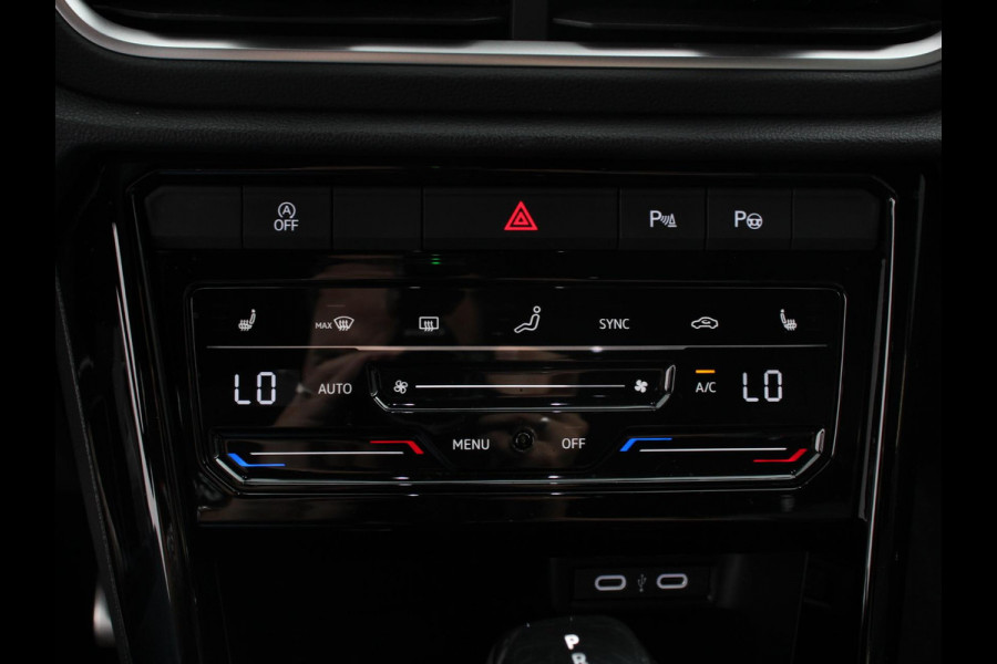 Volkswagen T-Roc 1.5 eTsi R-Line Edition Automaat Navigatie Apple Carplay/Android Auto Camera Parkeersensoren Adaptive Cruise Control Stoelverwarming Virtual Cockpit Elektrische achterklep Getinte ramen Climate Control