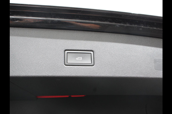 Volkswagen T-Roc 1.5 eTsi R-Line Edition Automaat Navigatie Apple Carplay/Android Auto Camera Parkeersensoren Adaptive Cruise Control Stoelverwarming Virtual Cockpit Elektrische achterklep Getinte ramen Climate Control