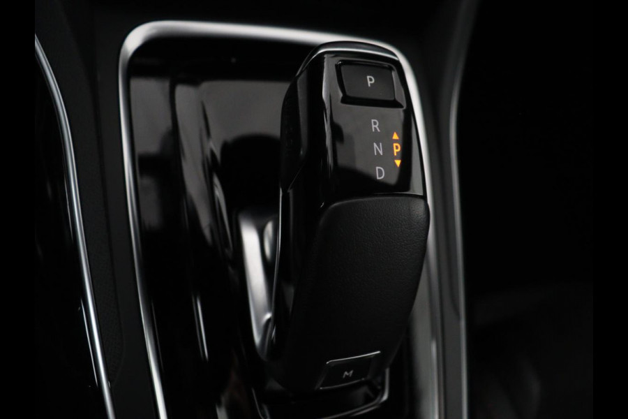 Peugeot 308 1.2 PureTech Blue Lease GT Panoramadak | 360 camera | Adaptive cruise | Carplay | Navigatie | DAB+ | Dodehoek herkenning | Sfeerverlichting | Climate control | Stoelverwarming