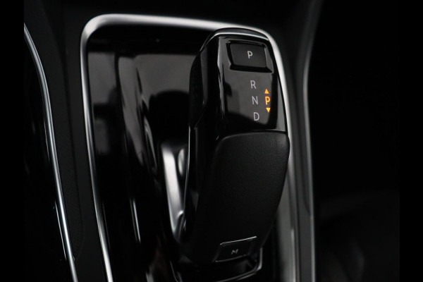 Peugeot 308 1.2 PureTech Blue Lease GT Panoramadak | 360 camera | Adaptive cruise | Carplay | Navigatie | DAB+ | Dodehoek herkenning | Sfeerverlichting | Climate control | Stoelverwarming