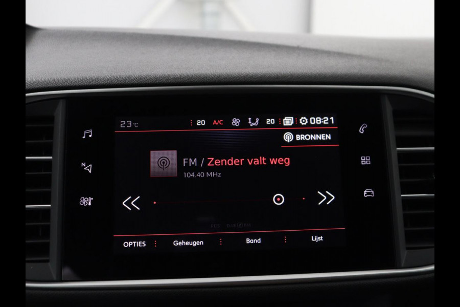 Peugeot 308 1.2 PureTech Blue Lease GT Panoramadak | 360 camera | Adaptive cruise | Carplay | Navigatie | DAB+ | Dodehoek herkenning | Sfeerverlichting | Climate control | Stoelverwarming