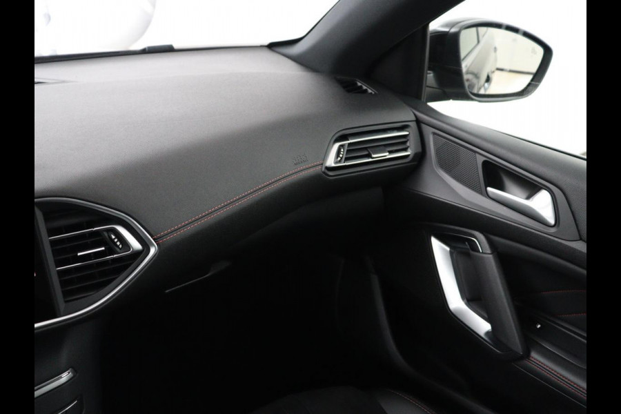Peugeot 308 1.2 PureTech Blue Lease GT Panoramadak | 360 camera | Adaptive cruise | Carplay | Navigatie | DAB+ | Dodehoek herkenning | Sfeerverlichting | Climate control | Stoelverwarming