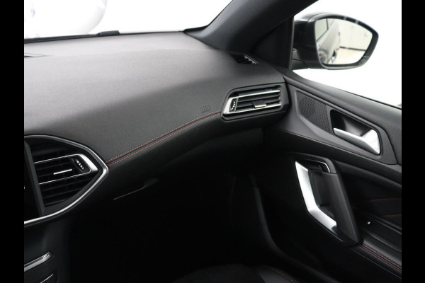 Peugeot 308 1.2 PureTech Blue Lease GT Panoramadak | 360 camera | Adaptive cruise | Carplay | Navigatie | DAB+ | Dodehoek herkenning | Sfeerverlichting | Climate control | Stoelverwarming