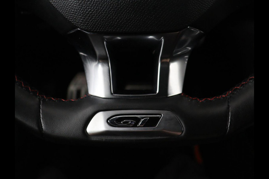 Peugeot 308 1.2 PureTech Blue Lease GT Panoramadak | 360 camera | Adaptive cruise | Carplay | Navigatie | DAB+ | Dodehoek herkenning | Sfeerverlichting | Climate control | Stoelverwarming