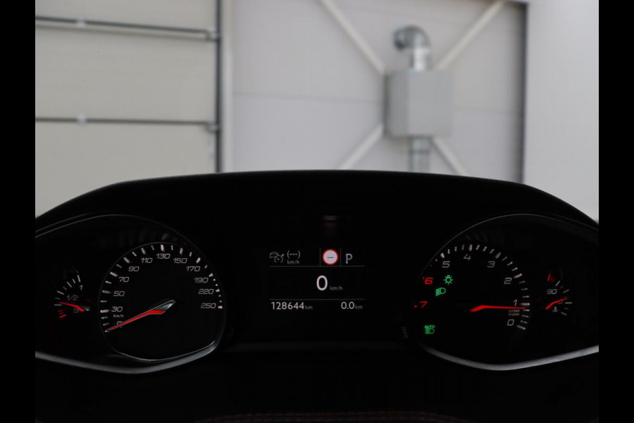 Peugeot 308 1.2 PureTech Blue Lease GT Panoramadak | 360 camera | Adaptive cruise | Carplay | Navigatie | DAB+ | Dodehoek herkenning | Sfeerverlichting | Climate control | Stoelverwarming