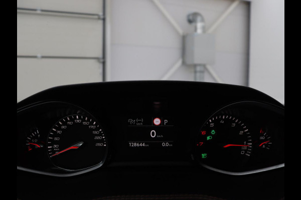 Peugeot 308 1.2 PureTech Blue Lease GT Panoramadak | 360 camera | Adaptive cruise | Carplay | Navigatie | DAB+ | Dodehoek herkenning | Sfeerverlichting | Climate control | Stoelverwarming
