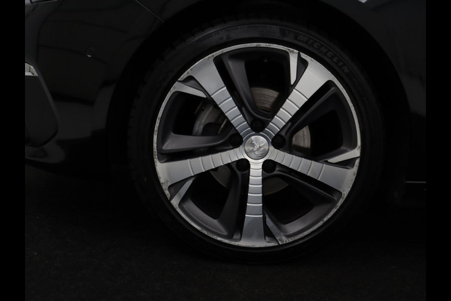 Peugeot 308 1.2 PureTech Blue Lease GT Panoramadak | 360 camera | Adaptive cruise | Carplay | Navigatie | DAB+ | Dodehoek herkenning | Sfeerverlichting | Climate control | Stoelverwarming