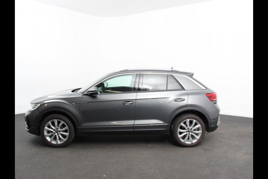 Volkswagen T-Roc 1.5 eTsi R-Line Edition Automaat Navigatie Apple Carplay/Android Auto Camera Parkeersensoren Adaptive Cruise Control Stoelverwarming Virtual Cockpit Elektrische achterklep Getinte ramen Climate Control