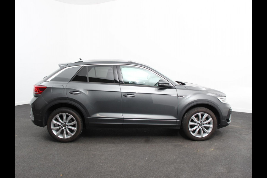 Volkswagen T-Roc 1.5 eTsi R-Line Edition Automaat Navigatie Apple Carplay/Android Auto Camera Parkeersensoren Adaptive Cruise Control Stoelverwarming Virtual Cockpit Elektrische achterklep Getinte ramen Climate Control