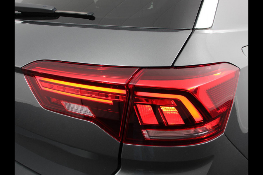 Volkswagen T-Roc 1.5 eTsi R-Line Edition Automaat Navigatie Apple Carplay/Android Auto Camera Parkeersensoren Adaptive Cruise Control Stoelverwarming Virtual Cockpit Elektrische achterklep Getinte ramen Climate Control