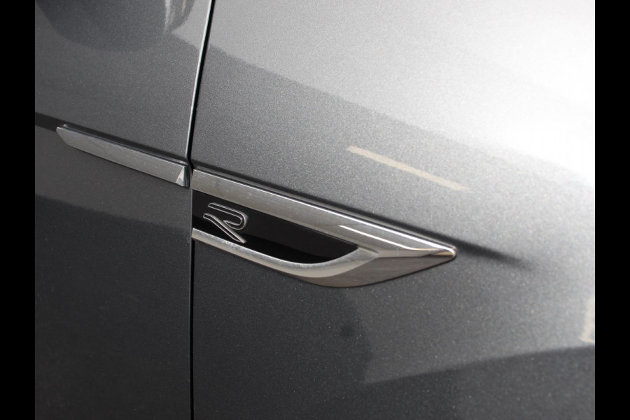 Volkswagen T-Roc 1.5 eTsi R-Line Edition Automaat Navigatie Apple Carplay/Android Auto Camera Parkeersensoren Adaptive Cruise Control Stoelverwarming Virtual Cockpit Elektrische achterklep Getinte ramen Climate Control