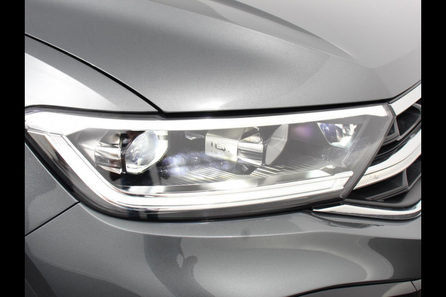 Volkswagen T-Roc 1.5 eTsi R-Line Edition Automaat Navigatie Apple Carplay/Android Auto Camera Parkeersensoren Adaptive Cruise Control Stoelverwarming Virtual Cockpit Elektrische achterklep Getinte ramen Climate Control