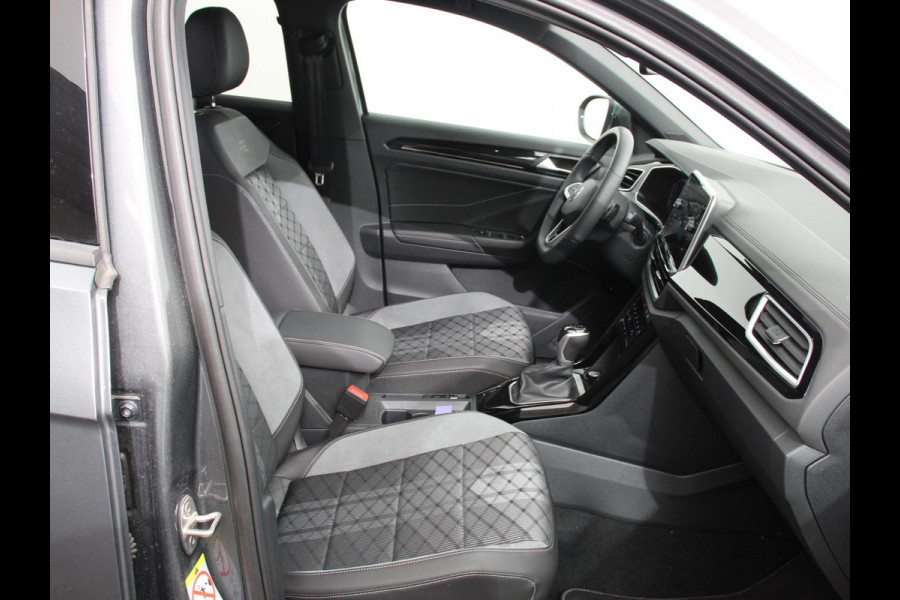 Volkswagen T-Roc 1.5 eTsi R-Line Edition Automaat Navigatie Apple Carplay/Android Auto Camera Parkeersensoren Adaptive Cruise Control Stoelverwarming Virtual Cockpit Elektrische achterklep Getinte ramen Climate Control