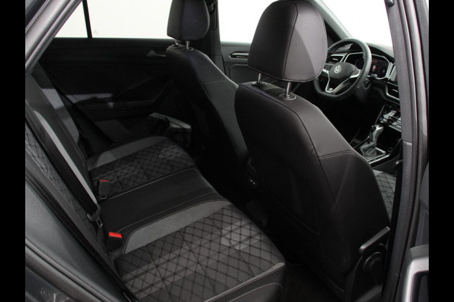 Volkswagen T-Roc 1.5 eTsi R-Line Edition Automaat Navigatie Apple Carplay/Android Auto Camera Parkeersensoren Adaptive Cruise Control Stoelverwarming Virtual Cockpit Elektrische achterklep Getinte ramen Climate Control