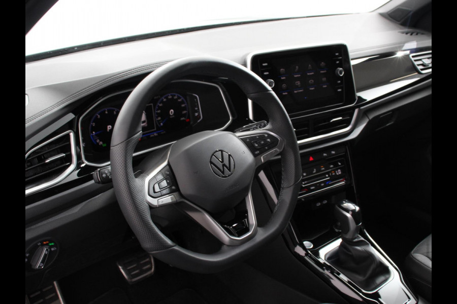 Volkswagen T-Roc 1.5 eTsi R-Line Edition Automaat Navigatie Apple Carplay/Android Auto Camera Parkeersensoren Adaptive Cruise Control Stoelverwarming Virtual Cockpit Elektrische achterklep Getinte ramen Climate Control