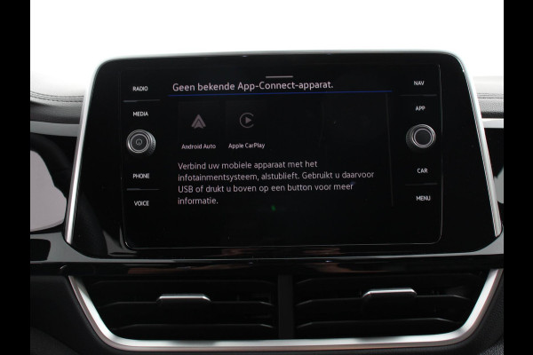 Volkswagen T-Roc 1.5 eTsi R-Line Edition Automaat Navigatie Apple Carplay/Android Auto Camera Parkeersensoren Adaptive Cruise Control Stoelverwarming Virtual Cockpit Elektrische achterklep Getinte ramen Climate Control
