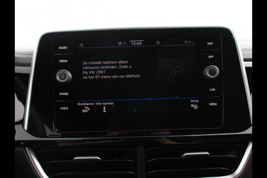 Volkswagen T-Roc 1.5 eTsi R-Line Edition Automaat Navigatie Apple Carplay/Android Auto Camera Parkeersensoren Adaptive Cruise Control Stoelverwarming Virtual Cockpit Elektrische achterklep Getinte ramen Climate Control
