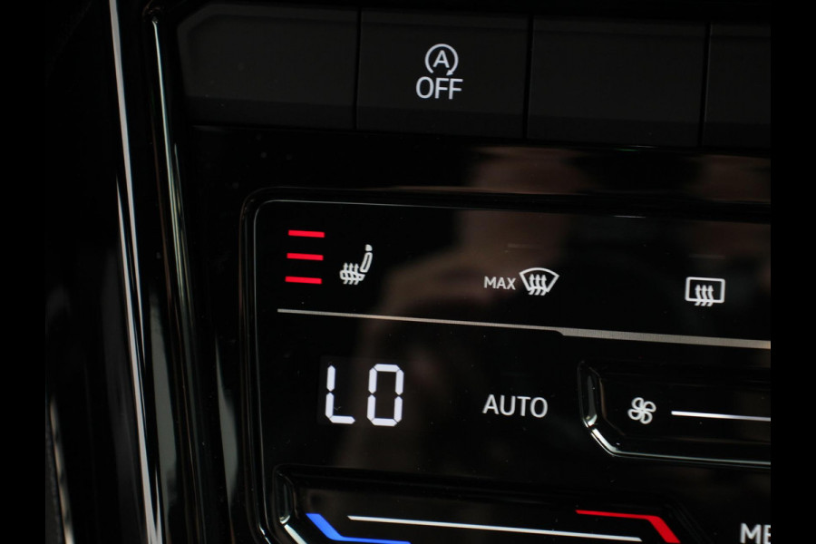 Volkswagen T-Roc 1.5 eTsi R-Line Edition Automaat Navigatie Apple Carplay/Android Auto Camera Parkeersensoren Adaptive Cruise Control Stoelverwarming Virtual Cockpit Elektrische achterklep Getinte ramen Climate Control