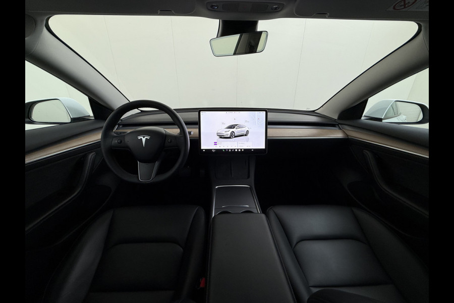 Tesla Model 3 Standard RWD Plus SOH 91% Warmtepomp Trekhaak LFP Accu Panoramadak Navi Camera's Leder Memory Stuur+Stoelverwarming Traffic-Aware Cruise Control AMD Ryzen™ Elek.Achterklep Led 1.000KG Trekgewicht Origineel Nederlandse Auto