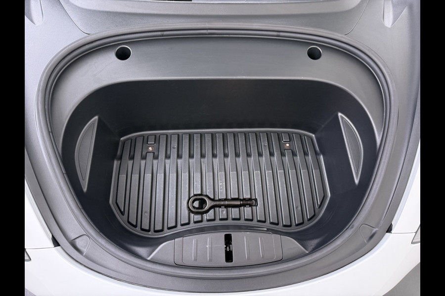 Tesla Model 3 Standard RWD Plus SOH 91% Warmtepomp Trekhaak LFP Accu Panoramadak Navi Camera's Leder Memory Stuur+Stoelverwarming Traffic-Aware Cruise Control AMD Ryzen™ Elek.Achterklep Led 1.000KG Trekgewicht Origineel Nederlandse Auto