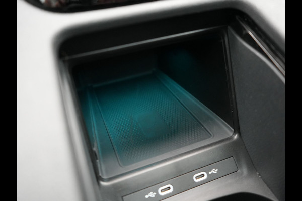 Volkswagen ID.4 GTX 4Motion 77 kWh 300pk Dealer O.H. | Trekhaak Af Fabriek | Panodak | Adaptive Cruise | IQ Light | Sportstoelen Verwarmd | Sfeerverlichting | Apple Carplay | Navigatie | DAB | 21".M | Virtual Cockpit |