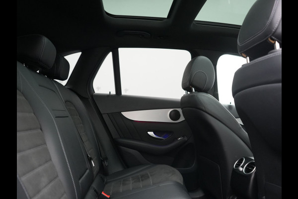 Mercedes-Benz GLC 300e 4MATIC Business Solution AMG PHEV 313pk Dealer O.H. | Panodak | Head Up | Camera | Alcantara Sportstoelen Verwarmd | Sfeerverlichting | Keyless | Blis | Apple Carplay | Cruise Control | Navigatie | DAB | Plug In Hybrid |