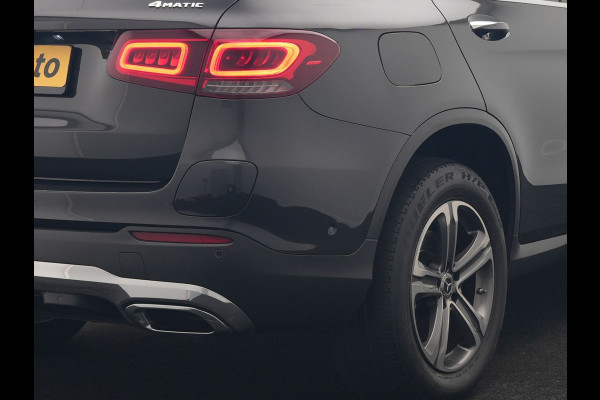 Mercedes-Benz GLC 300e 4MATIC Business Solution AMG PHEV 313pk Dealer O.H. | Panodak | Head Up | Camera | Alcantara Sportstoelen Verwarmd | Sfeerverlichting | Keyless | Blis | Apple Carplay | Cruise Control | Navigatie | DAB | Plug In Hybrid |