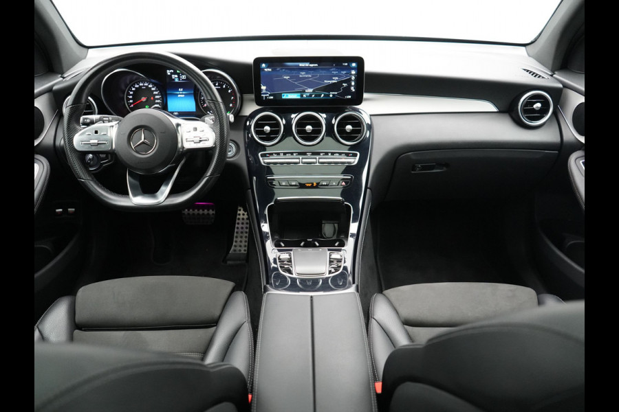 Mercedes-Benz GLC 300e 4MATIC Business Solution AMG PHEV 313pk Dealer O.H. | Panodak | Head Up | Camera | Alcantara Sportstoelen Verwarmd | Sfeerverlichting | Keyless | Blis | Apple Carplay | Cruise Control | Navigatie | DAB | Plug In Hybrid |
