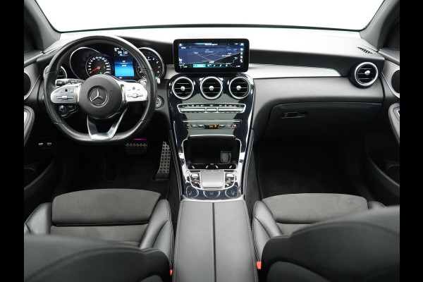 Mercedes-Benz GLC 300e 4MATIC Business Solution AMG PHEV 313pk Dealer O.H. | Panodak | Head Up | Camera | Alcantara Sportstoelen Verwarmd | Sfeerverlichting | Keyless | Blis | Apple Carplay | Cruise Control | Navigatie | DAB | Plug In Hybrid |