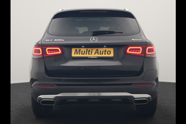 Mercedes-Benz GLC 300e 4MATIC Business Solution AMG PHEV 313pk Dealer O.H. | Panodak | Head Up | Camera | Alcantara Sportstoelen Verwarmd | Sfeerverlichting | Keyless | Blis | Apple Carplay | Cruise Control | Navigatie | DAB | Plug In Hybrid |