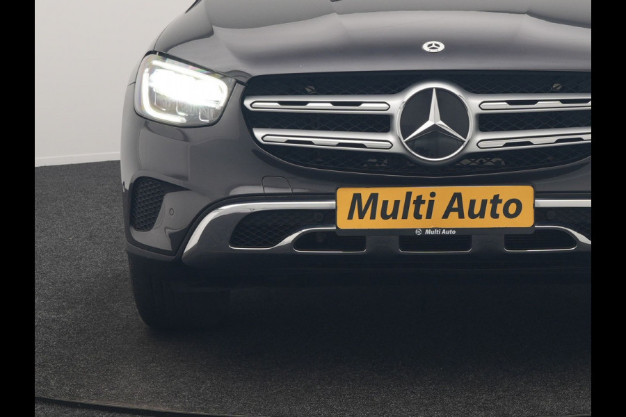 Mercedes-Benz GLC 300e 4MATIC Business Solution AMG PHEV 313pk Dealer O.H. | Panodak | Head Up | Camera | Alcantara Sportstoelen Verwarmd | Sfeerverlichting | Keyless | Blis | Apple Carplay | Cruise Control | Navigatie | DAB | Plug In Hybrid |