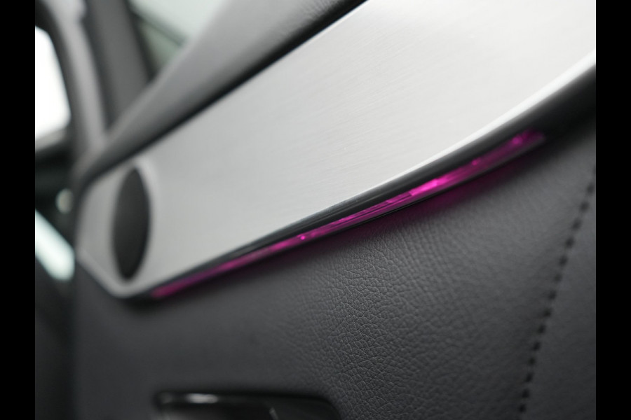 Mercedes-Benz GLC 300e 4MATIC Business Solution AMG PHEV 313pk Dealer O.H. | Panodak | Head Up | Camera | Alcantara Sportstoelen Verwarmd | Sfeerverlichting | Keyless | Blis | Apple Carplay | Cruise Control | Navigatie | DAB | Plug In Hybrid |