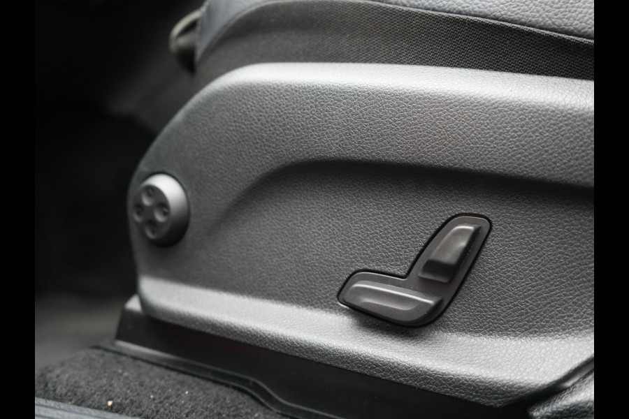 Mercedes-Benz GLC 300e 4MATIC Business Solution AMG PHEV 313pk Dealer O.H. | Panodak | Head Up | Camera | Alcantara Sportstoelen Verwarmd | Sfeerverlichting | Keyless | Blis | Apple Carplay | Cruise Control | Navigatie | DAB | Plug In Hybrid |