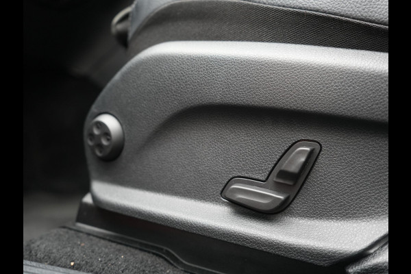 Mercedes-Benz GLC 300e 4MATIC Business Solution AMG PHEV 313pk Dealer O.H. | Panodak | Head Up | Camera | Alcantara Sportstoelen Verwarmd | Sfeerverlichting | Keyless | Blis | Apple Carplay | Cruise Control | Navigatie | DAB | Plug In Hybrid |