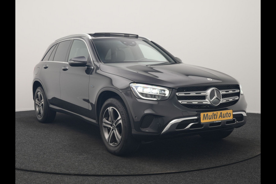 Mercedes-Benz GLC 300e 4MATIC Business Solution AMG PHEV 313pk Dealer O.H. | Panodak | Head Up | Camera | Alcantara Sportstoelen Verwarmd | Sfeerverlichting | Keyless | Blis | Apple Carplay | Cruise Control | Navigatie | DAB | Plug In Hybrid |