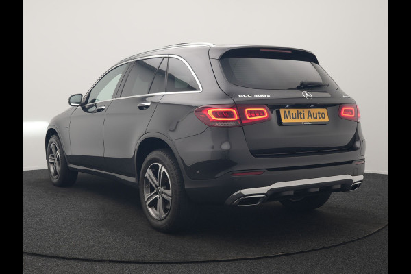 Mercedes-Benz GLC 300e 4MATIC Business Solution AMG PHEV 313pk Dealer O.H. | Panodak | Head Up | Camera | Alcantara Sportstoelen Verwarmd | Sfeerverlichting | Keyless | Blis | Apple Carplay | Cruise Control | Navigatie | DAB | Plug In Hybrid |