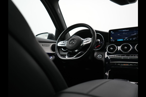 Mercedes-Benz GLC 300e 4MATIC Business Solution AMG PHEV 313pk Dealer O.H. | Panodak | Head Up | Camera | Alcantara Sportstoelen Verwarmd | Sfeerverlichting | Keyless | Blis | Apple Carplay | Cruise Control | Navigatie | DAB | Plug In Hybrid |