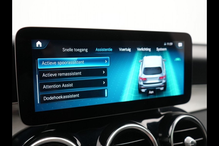 Mercedes-Benz GLC 300e 4MATIC Business Solution AMG PHEV 313pk Dealer O.H. | Panodak | Head Up | Camera | Alcantara Sportstoelen Verwarmd | Sfeerverlichting | Keyless | Blis | Apple Carplay | Cruise Control | Navigatie | DAB | Plug In Hybrid |