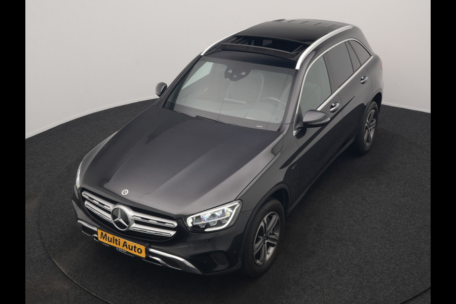 Mercedes-Benz GLC 300e 4MATIC Business Solution AMG PHEV 313pk Dealer O.H. | Panodak | Head Up | Camera | Alcantara Sportstoelen Verwarmd | Sfeerverlichting | Keyless | Blis | Apple Carplay | Cruise Control | Navigatie | DAB | Plug In Hybrid |