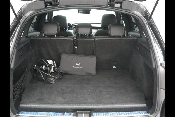 Mercedes-Benz GLC 300e 4MATIC Business Solution AMG PHEV 313pk Dealer O.H. | Panodak | Head Up | Camera | Alcantara Sportstoelen Verwarmd | Sfeerverlichting | Keyless | Blis | Apple Carplay | Cruise Control | Navigatie | DAB | Plug In Hybrid |