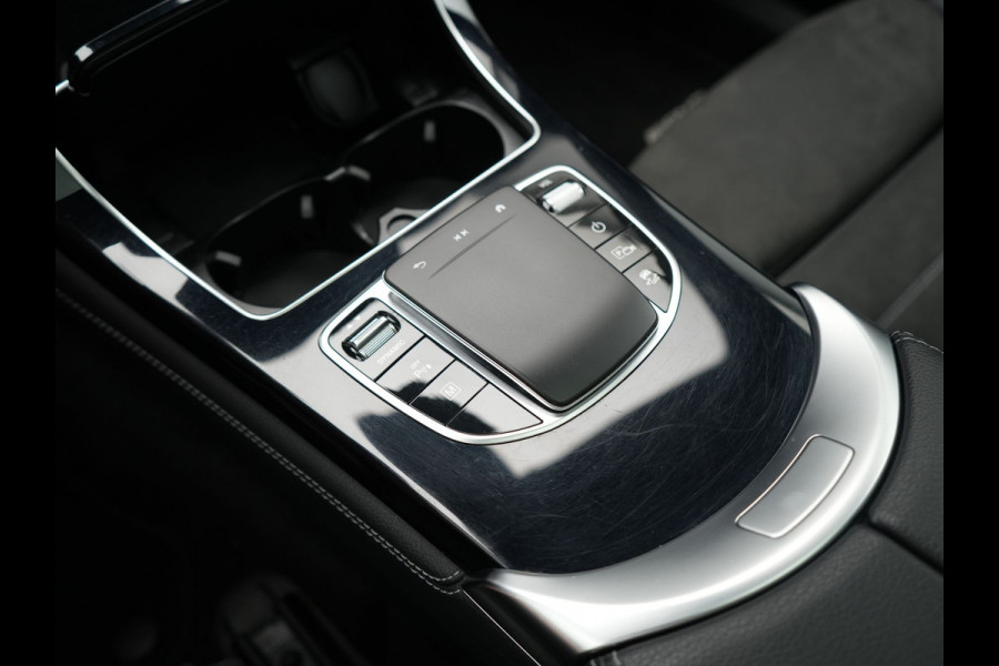 Mercedes-Benz GLC 300e 4MATIC Business Solution AMG PHEV 313pk Dealer O.H. | Panodak | Head Up | Camera | Alcantara Sportstoelen Verwarmd | Sfeerverlichting | Keyless | Blis | Apple Carplay | Cruise Control | Navigatie | DAB | Plug In Hybrid |