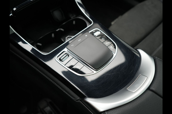 Mercedes-Benz GLC 300e 4MATIC Business Solution AMG PHEV 313pk Dealer O.H. | Panodak | Head Up | Camera | Alcantara Sportstoelen Verwarmd | Sfeerverlichting | Keyless | Blis | Apple Carplay | Cruise Control | Navigatie | DAB | Plug In Hybrid |