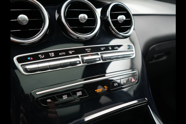 Mercedes-Benz GLC 300e 4MATIC Business Solution AMG PHEV 313pk Dealer O.H. | Panodak | Head Up | Camera | Alcantara Sportstoelen Verwarmd | Sfeerverlichting | Keyless | Blis | Apple Carplay | Cruise Control | Navigatie | DAB | Plug In Hybrid |